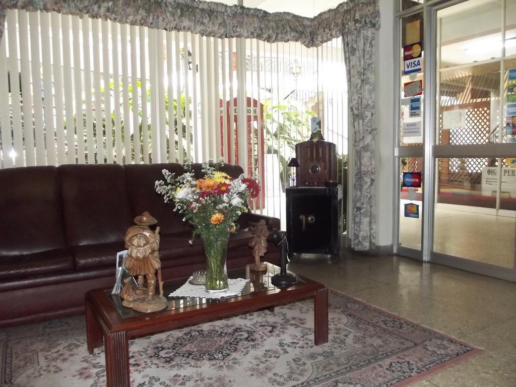 Hostal Gemina Lima Bagian luar foto